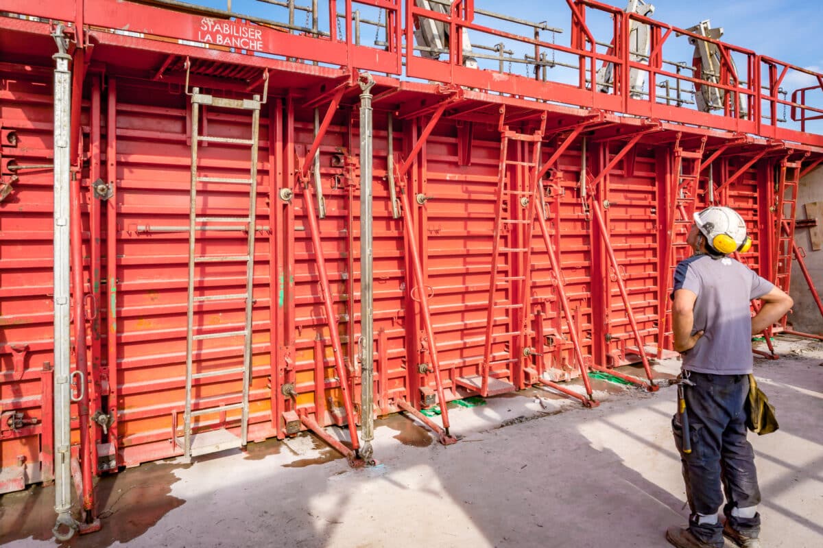 Béton banché tout ce qu'il faut savoir sur ce matériau de construction polyvalent