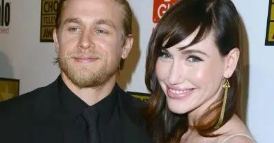 Charlie Hunnam et Morgana McNelis tout sur leur idylle