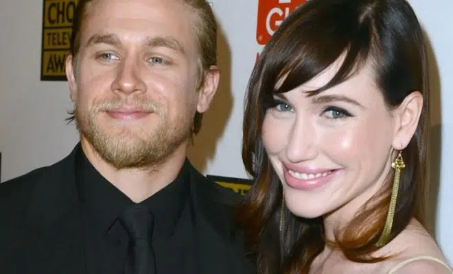 Charlie Hunnam et Morgana McNelis tout sur leur idylle