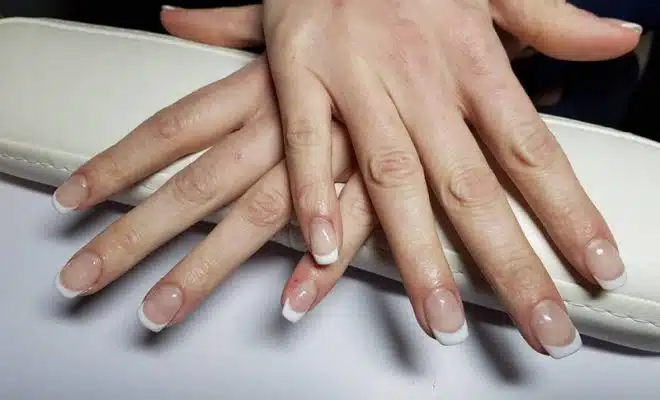 Pose d'ongles à domicile sur Mâcon