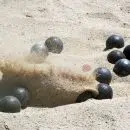 boules de pétanque dans le sable