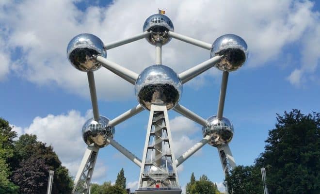 Vue sur l'atonium de Bruxelles en Belgique