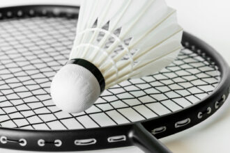 Comment choisir le bon équipement pour jouer au badminton ?
