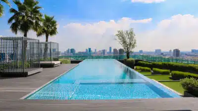 La piscine effet miroir : un classique indémodable !