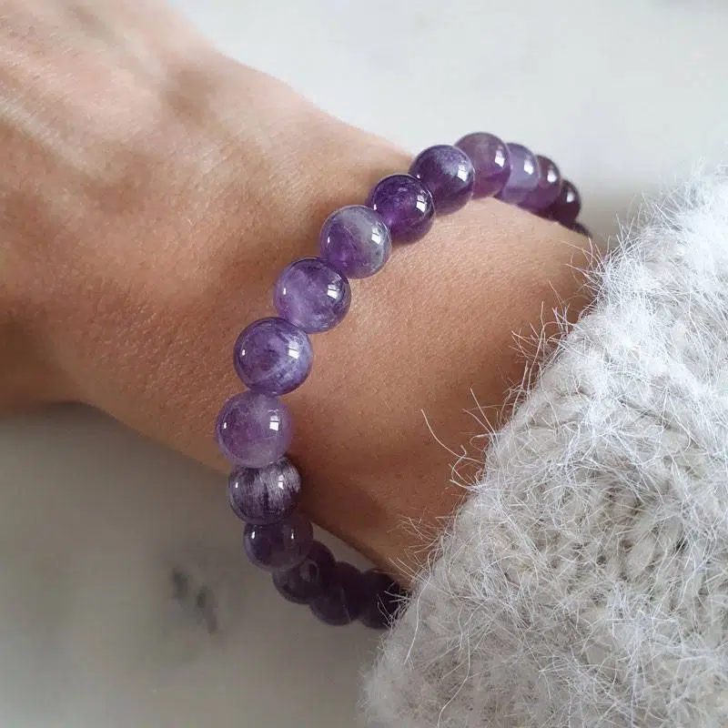 Un bracelet Améthyste pour souligner sa féminité