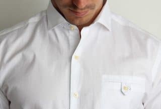 Mode homme : pourquoi opter pour une chemise blanche ?