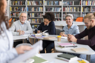 Régie publicitaire éducation : comment toucher les familles et les enseignants ?