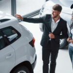 Voiture d'occasion à Bordeaux : pourquoi choisir un concessionnaire local ?