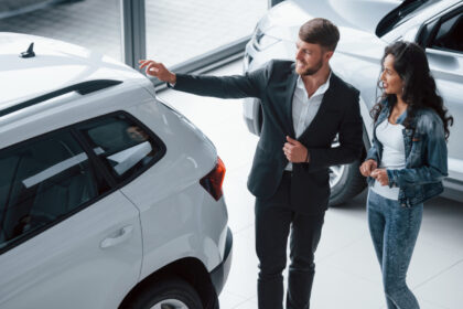 Voiture d'occasion à Bordeaux : pourquoi choisir un concessionnaire local ?