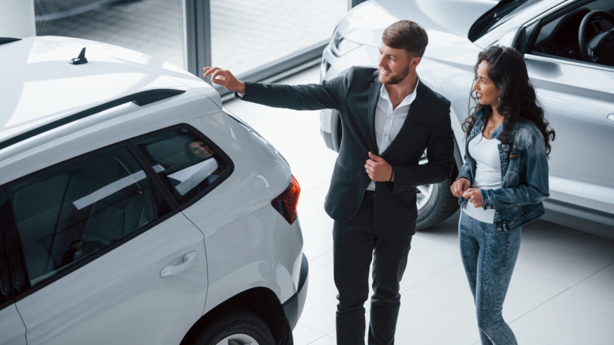 Voiture d'occasion à Bordeaux : pourquoi choisir un concessionnaire local ?